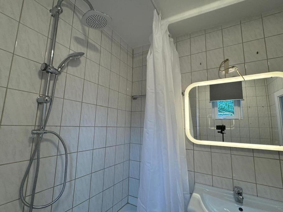 Townhouse Fuer 10 Personen Mit Garten エスリンゲン エクステリア 写真